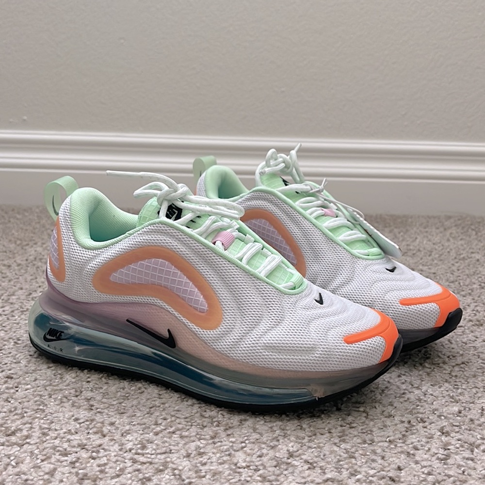 Women’s Nike Air Max 720 SE in White/Black-Orange Pulse Size 6.0